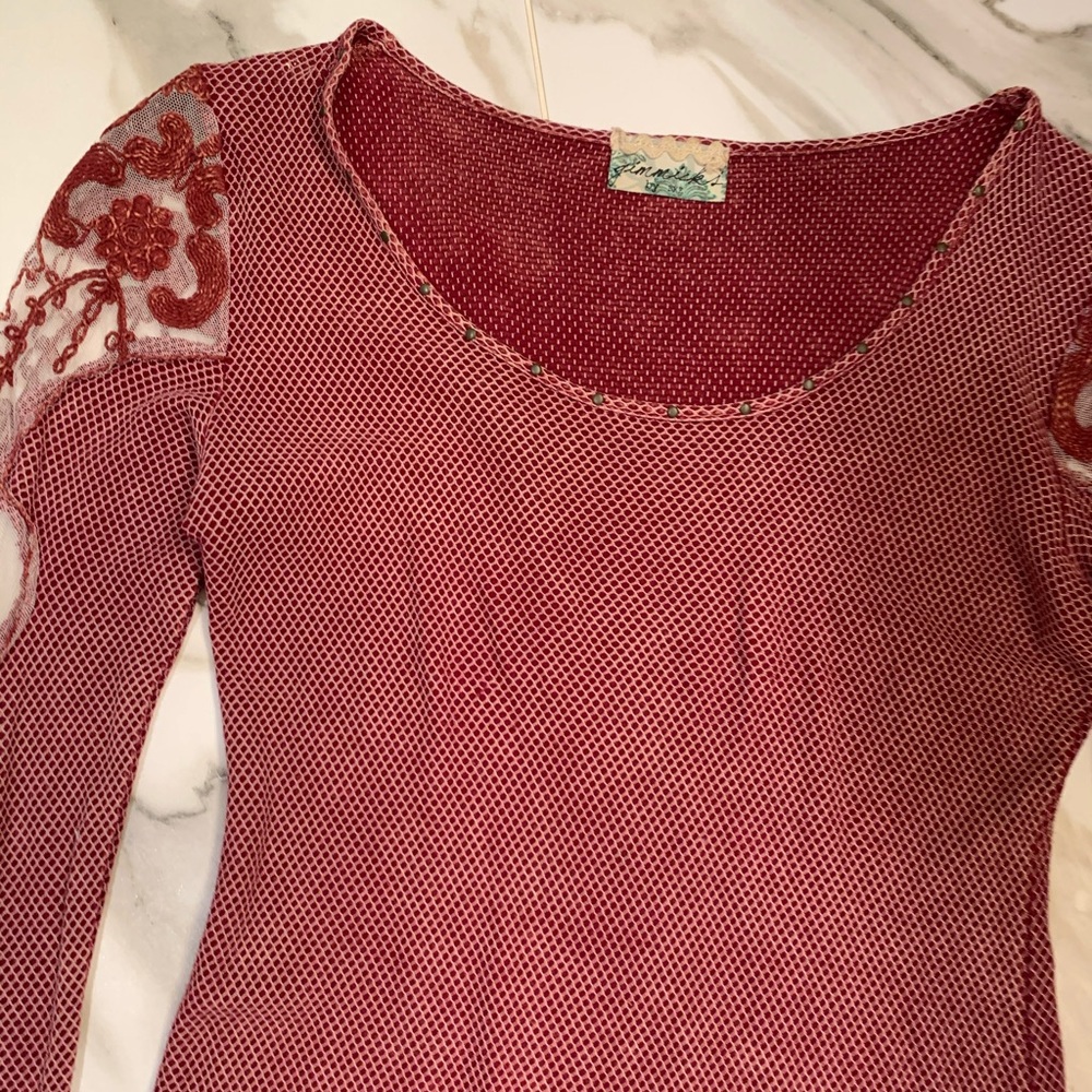 Gimmicks by bke long sleeve small